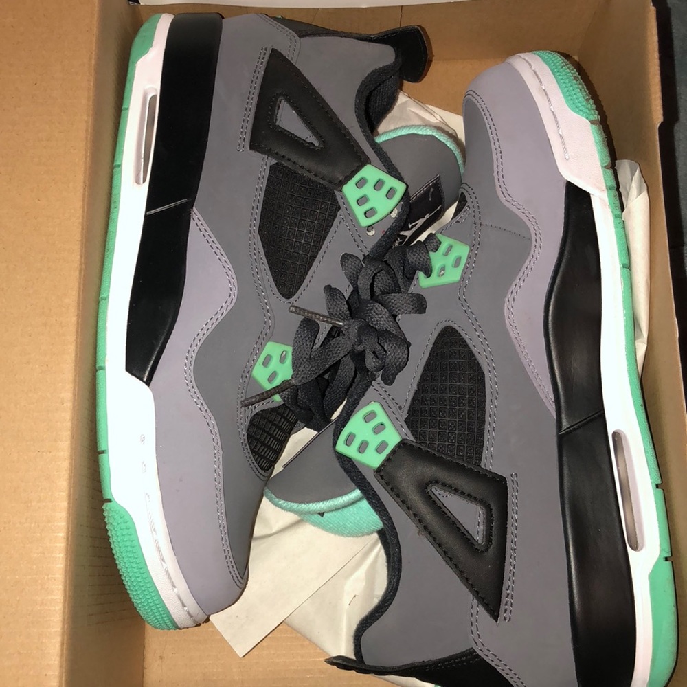 Retro 4 Sea Glow